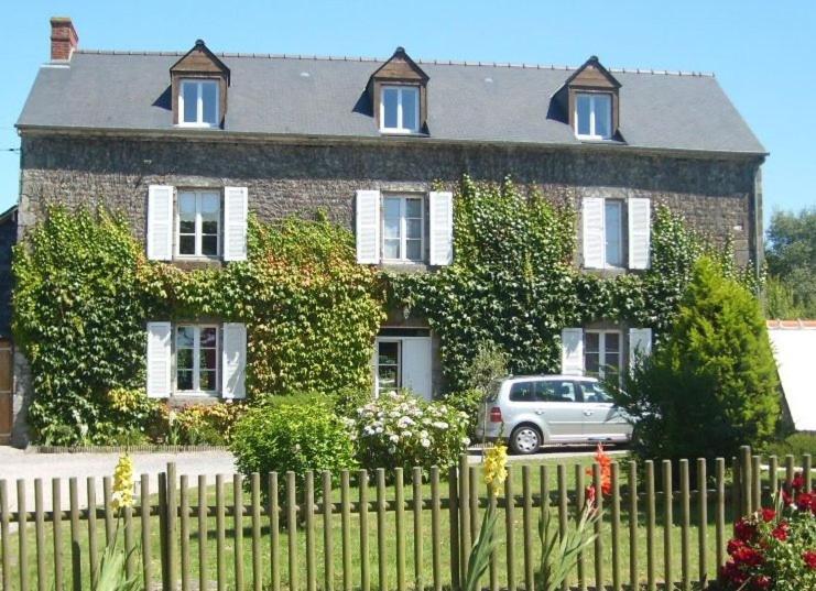 Domaine De La Basse Orme Bed & Breakfast Les Iffs Exterior photo