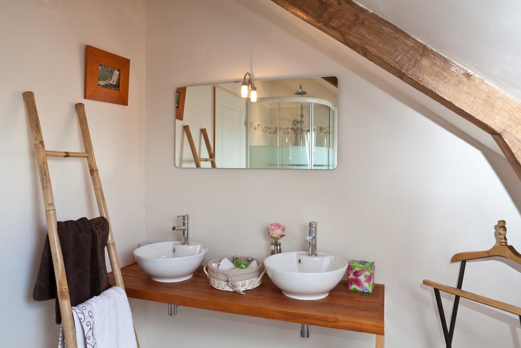 Domaine De La Basse Orme Bed & Breakfast Les Iffs Room photo